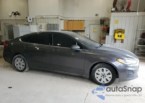 2019 Ford Fusion S z USA, uszkodzony, nr VIN 3FA6P0G75KR250805